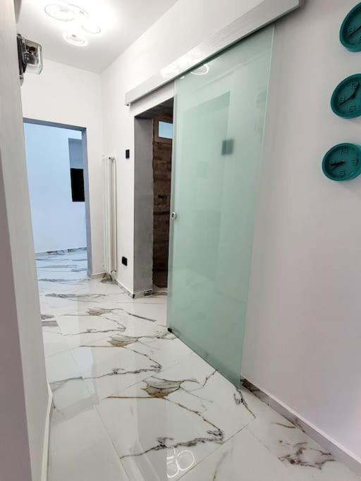 Modern Studio At Unirii Bucarest Esterno foto