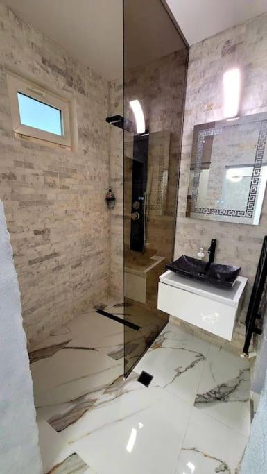Modern Studio At Unirii Bucarest Esterno foto
